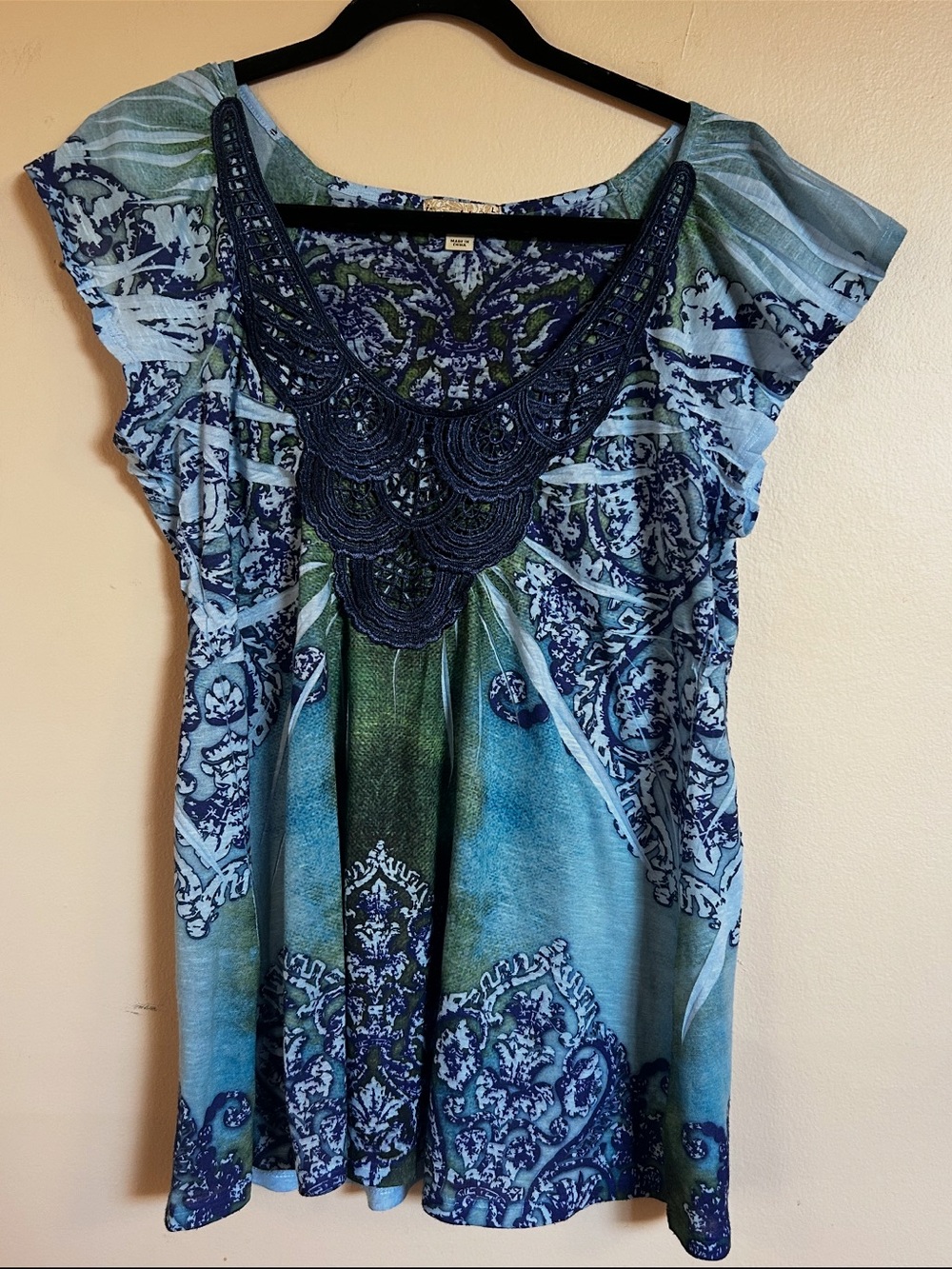 Live and Let Live Blue Green Paisley Crochet Neck Top Size L